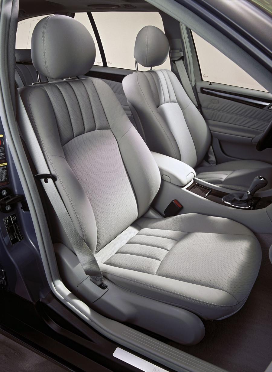  Mercedes-Benz C-Class 2004 года  (фото 40 из 88)